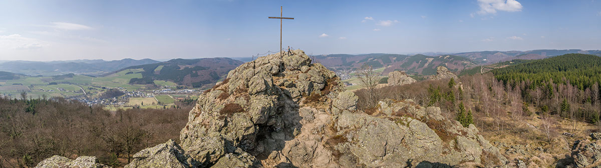 Bruchhauser Steine - cross at the peak