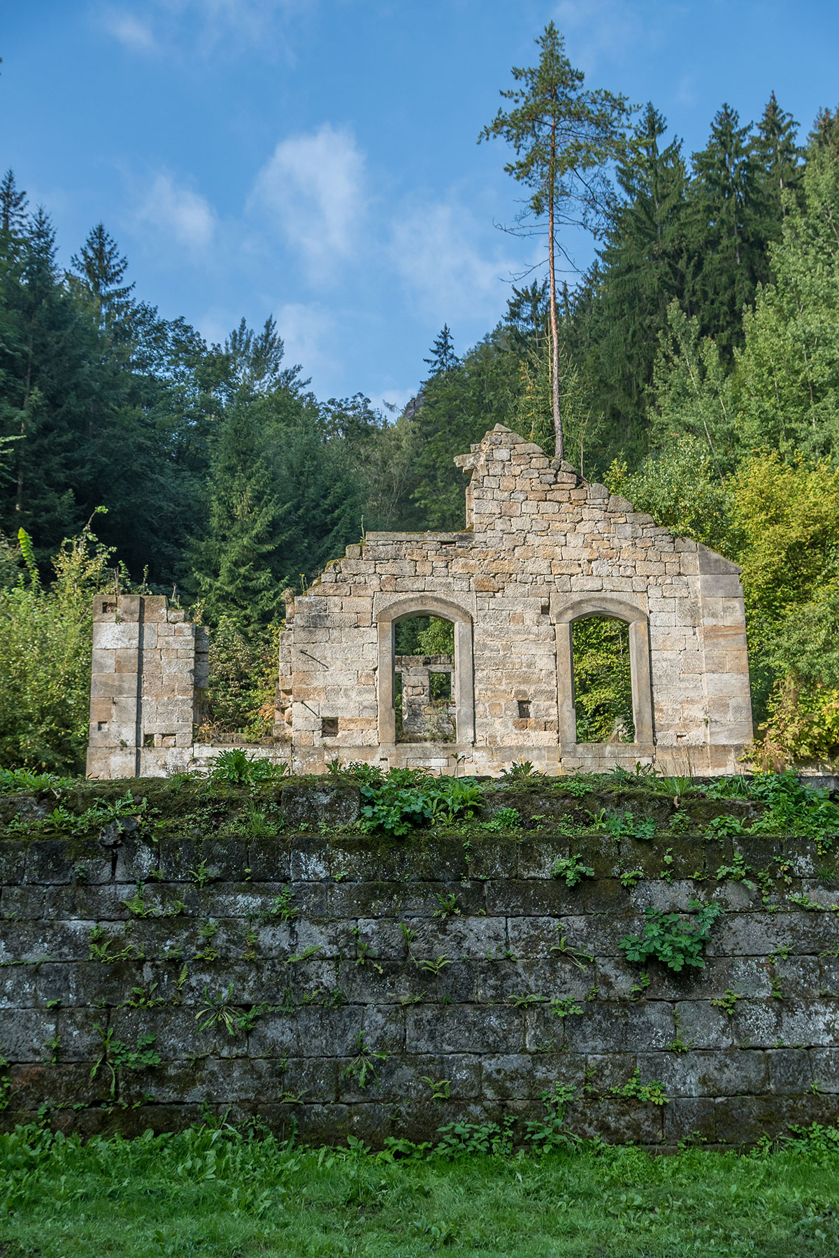 Elbtal bei Děčín, Ruine