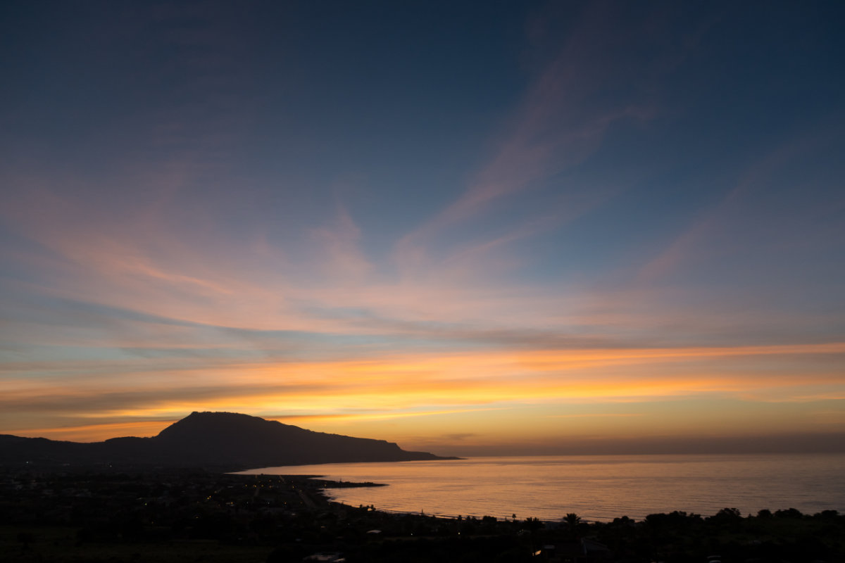 Sizilien, San Vito lo Capo, Blick nach Enrice bei Sonnenuntergang