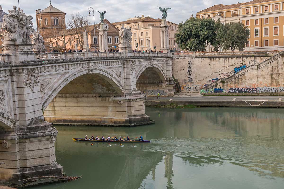 Rom, Kanal mit Ruderboot