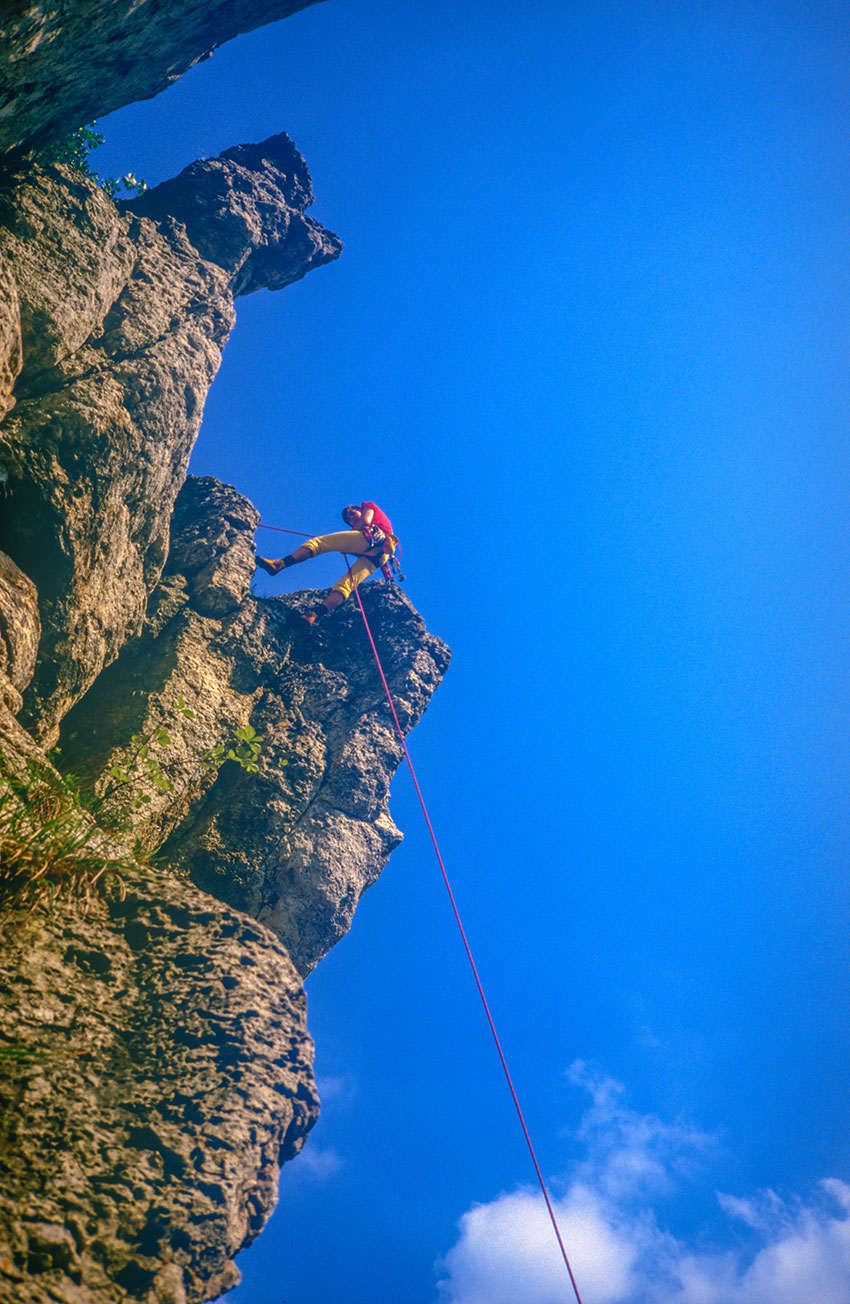 Mathias beim Abseilen im Frankenjura