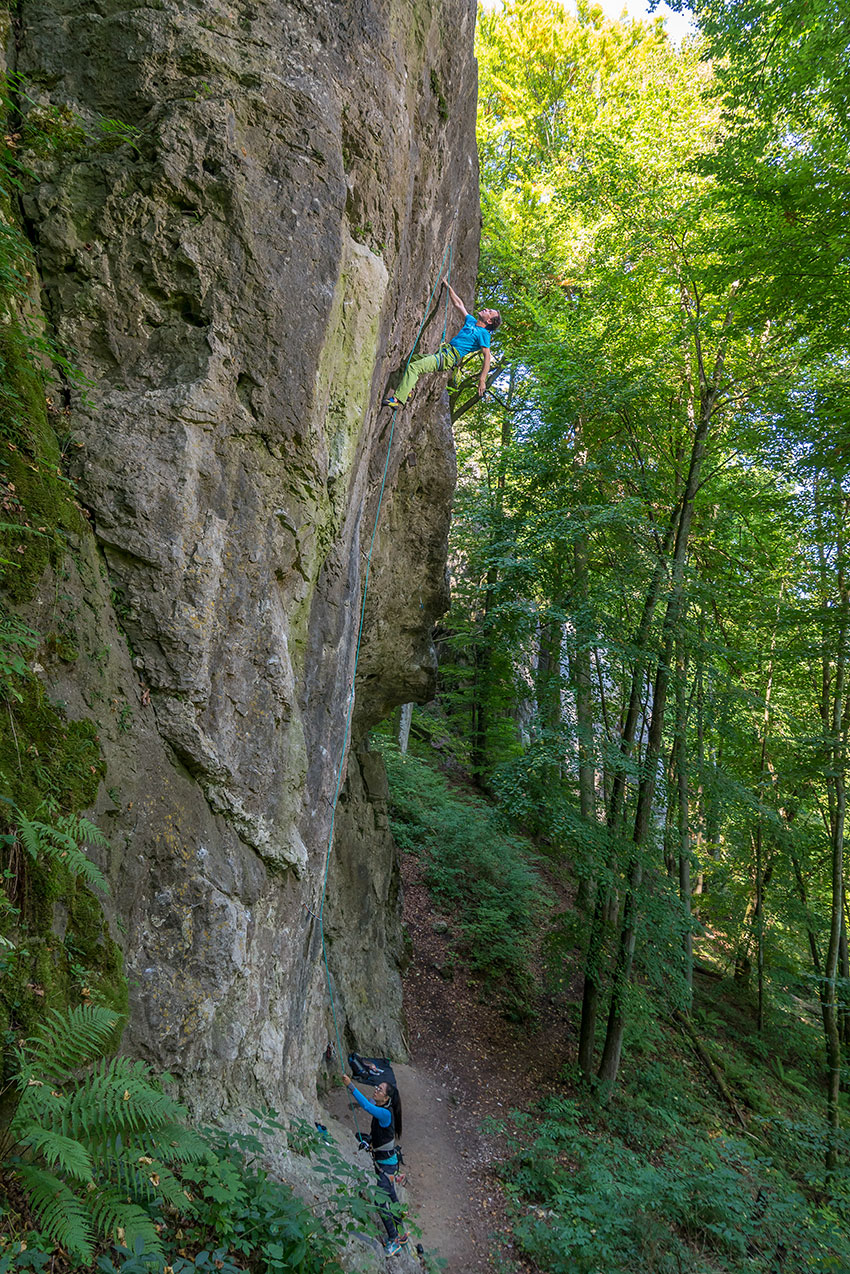 Mathias in seiner Erstbegehung an der Hohen Geisel, 