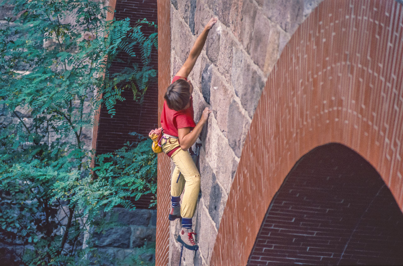 Mathias beim klettern an der Jesteburger Brücke