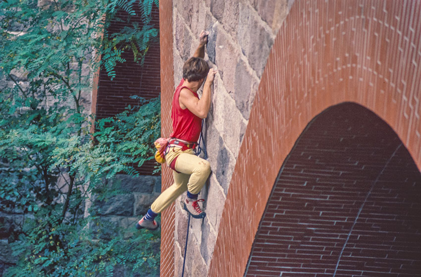 Mathias beim klettern an der Jesteburger Brücke